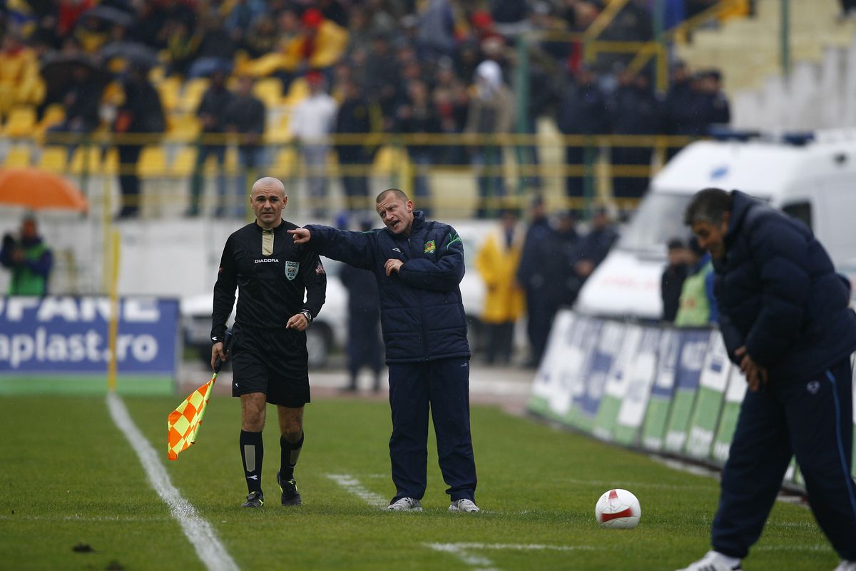 Interzis de FRF, a plecat în Anglia să arbitreze! Aurel Onița, primul interviu după șapte ani de tăcere: „Mi s-a luat pasiunea! Cea mai mare bucurie e că alerg desculț pe plajă la răsăritul soarelui”