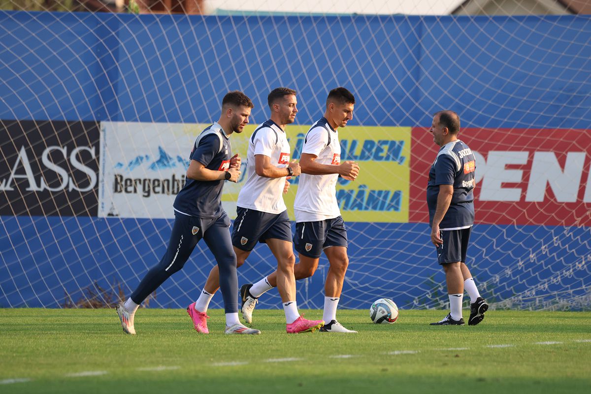 Primul antrenament al naționalei României sub comanda lui Mircea Lucescu, foto: Raed Krishan / GSP