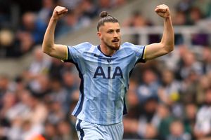 Englezii au aflat » Când va fi Radu Drăgușin titular la Tottenham: „Acum e șansa lui”