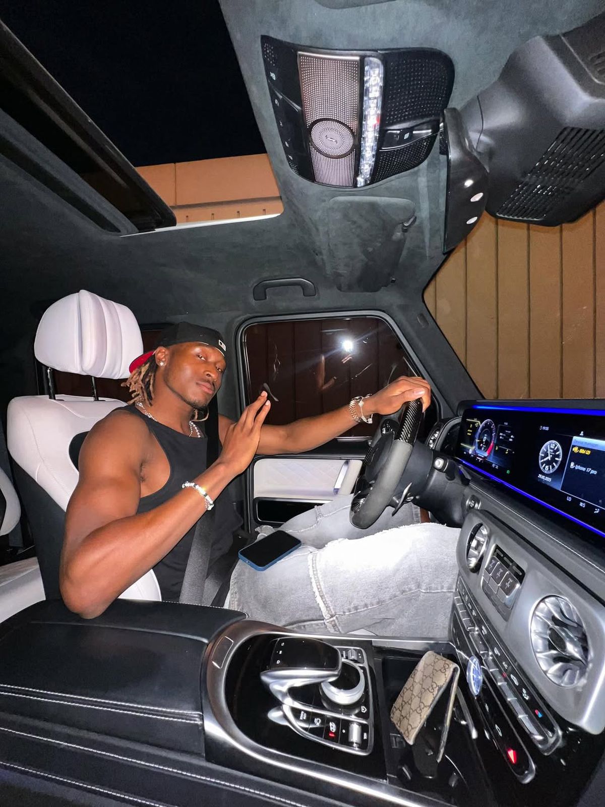 Dinamovistul cu 9 frați mărturisește: „Voiam să ajung ca Ronaldinho. Am avut o copilărie grea” » Primele impresii despre București