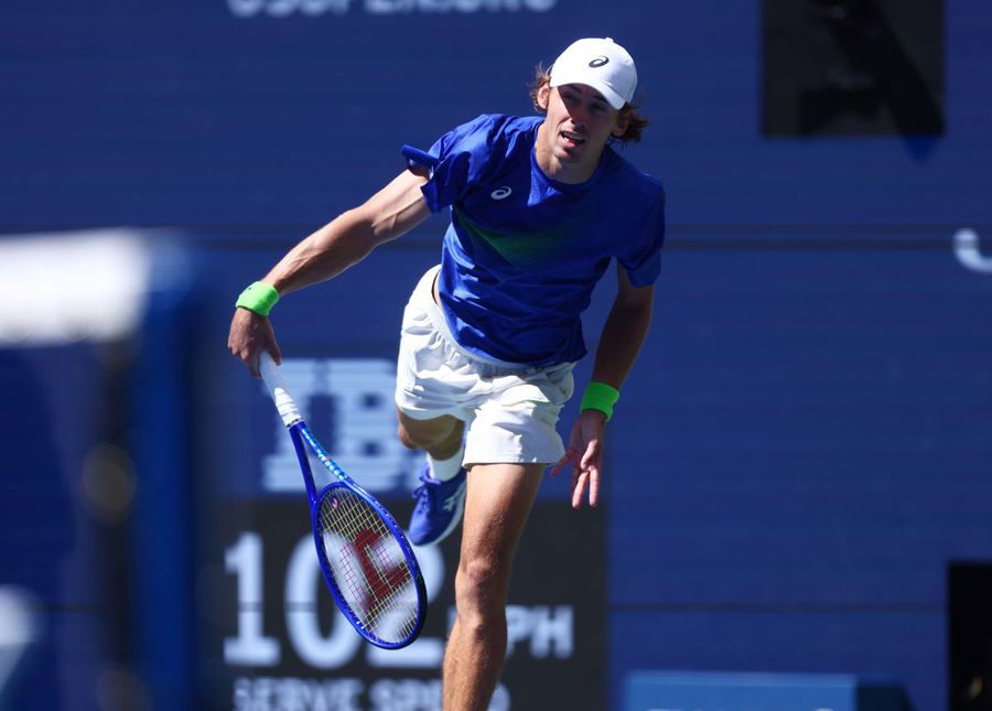 Bătălie titanică la US Open: Auger-Aliassime trece de De Minaur după 4 ore și 10 minute și e în semifinale!