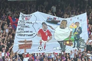 Mesajul fără precedent afișat de fani în Premier League a stârnit o anchetă în Anglia