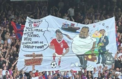 Mesajul fără precedent afișat de fani în Premier League a stârnit o anchetă în Anglia