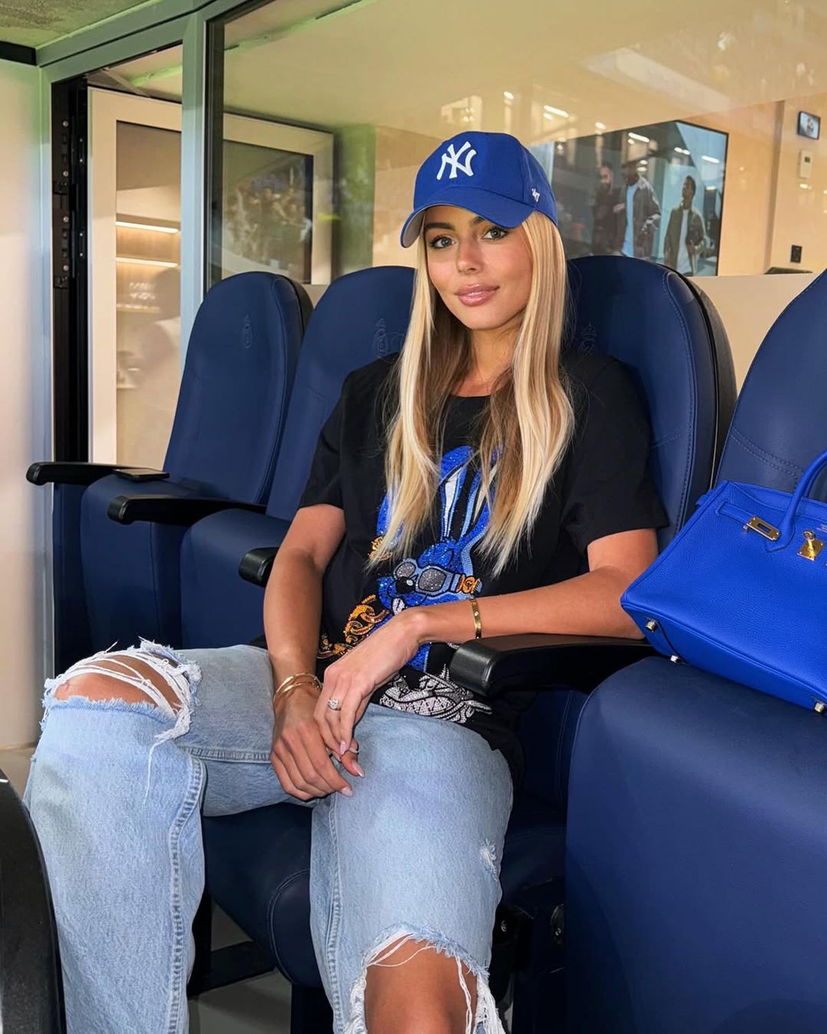 „Negociază «la sânge»!” » Soția marelui internațional are parte de un debut-surpriză în muzică