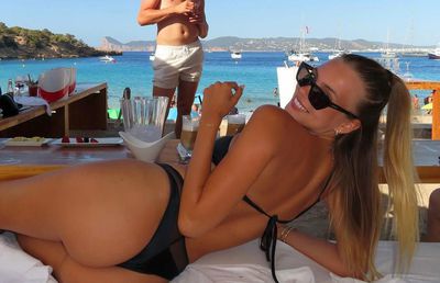 „Negociază «la sânge»!” » Soția marelui internațional are parte de un debut-surpriză în muzică