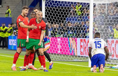 „N-aveai dreptul să te retragi, încă erai prea bun” » La 13 luni distanță, jucătorul revine pe teren: „Să scriem istorie”