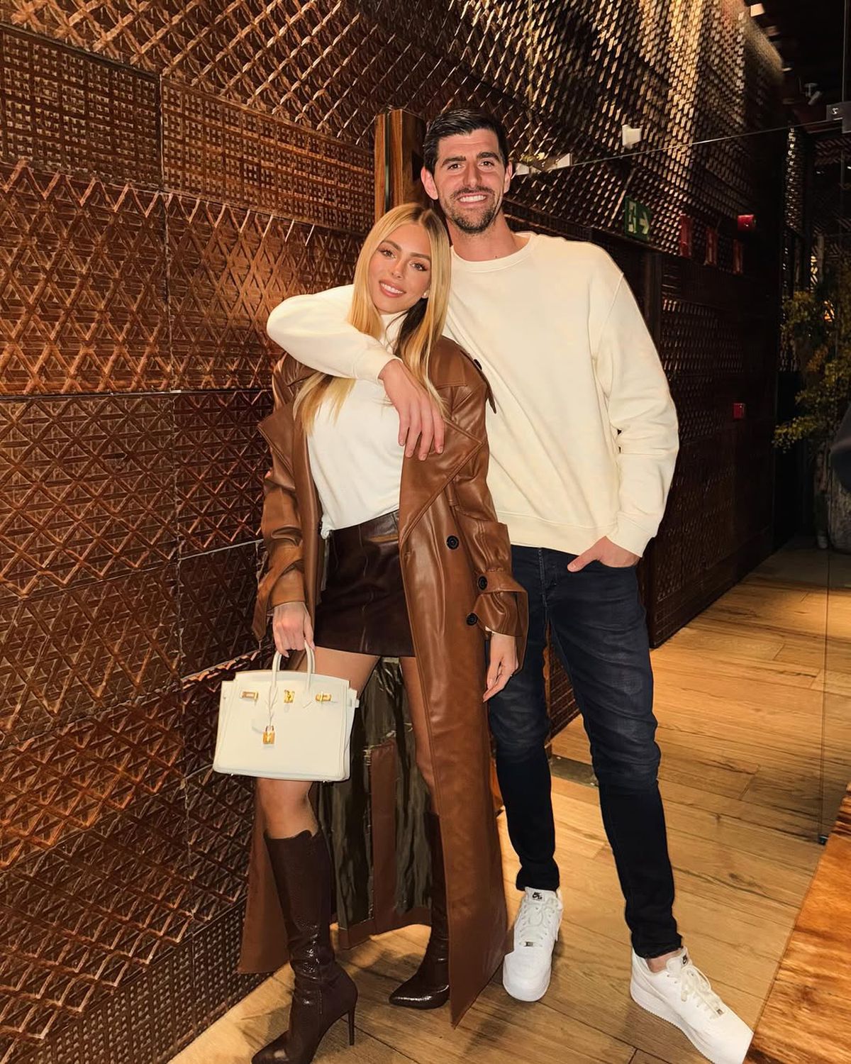 „Negociază «la sânge»!” » Soția marelui internațional are parte de un debut-surpriză în muzică