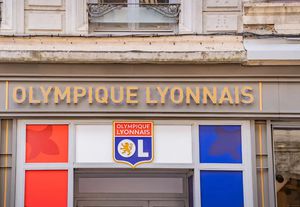 Crimă șocantă la Lyon » Un junior de 13 ani l-a înjunghiat mortal pe un fotbalist de 16 ani din academia clubului!