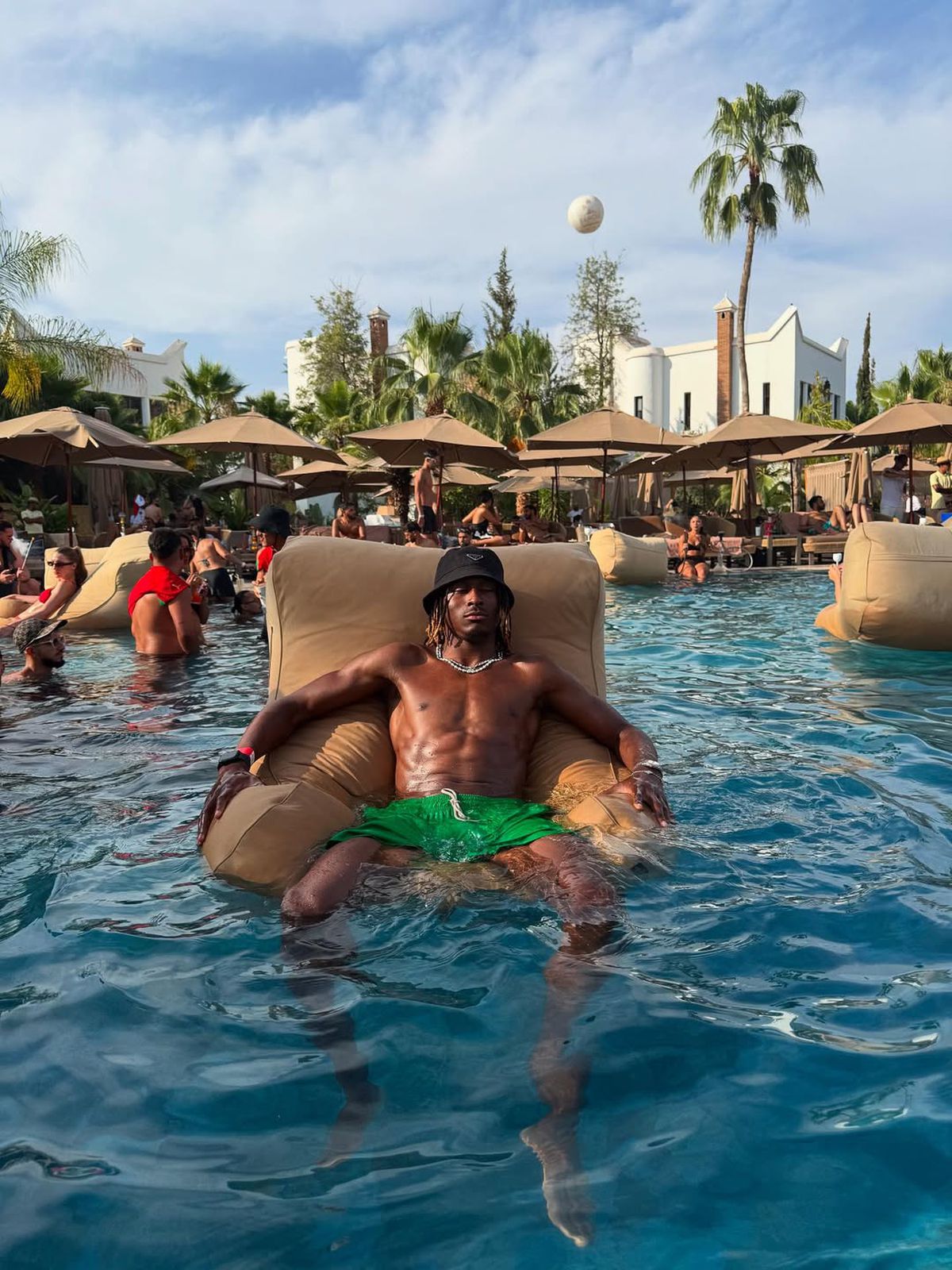 Dinamovistul cu 9 frați mărturisește: „Voiam să ajung ca Ronaldinho. Am avut o copilărie grea” » Primele impresii despre București