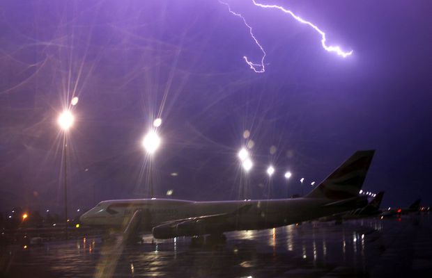 BUNDESLIGA // Avionul Herthei Berlin, lovit de fulger! Jucătorii povestesc cum au trăit momentul