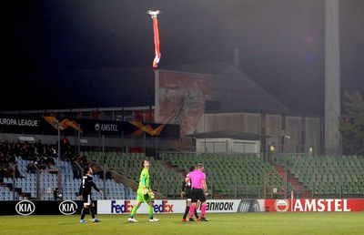 DUDELANGE - QARABAG // Scene incredibile în Luxemburg » O dronă cu steagul Armeniei a apărut pe teren și a dus la întreruperea partidei: care e motivul