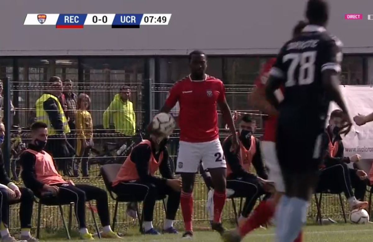 FOTO Prezența spectatorilor la meciurile Comunei Recea, deja o obișnuință! Meciul cu FC U Craiova, vizionat de sute de spectatori