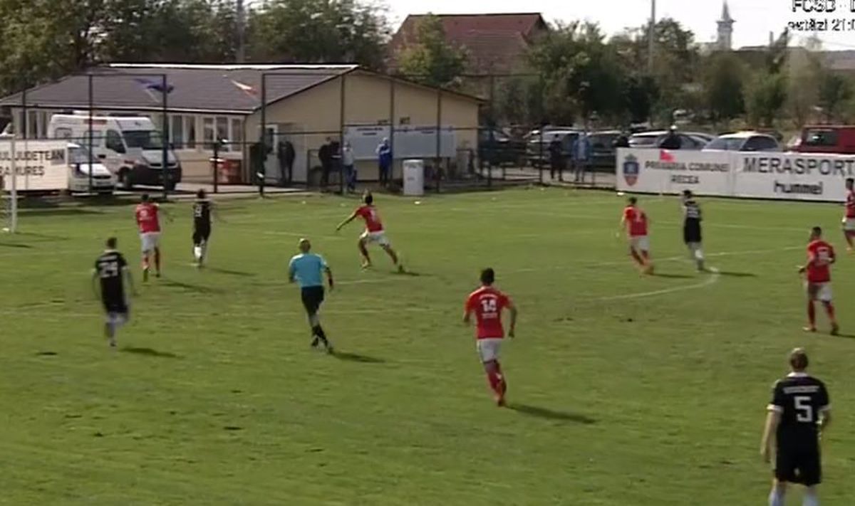 FOTO Prezența spectatorilor la meciurile Comunei Recea, deja o obișnuință! Meciul cu FC U Craiova, vizionat de sute de spectatori