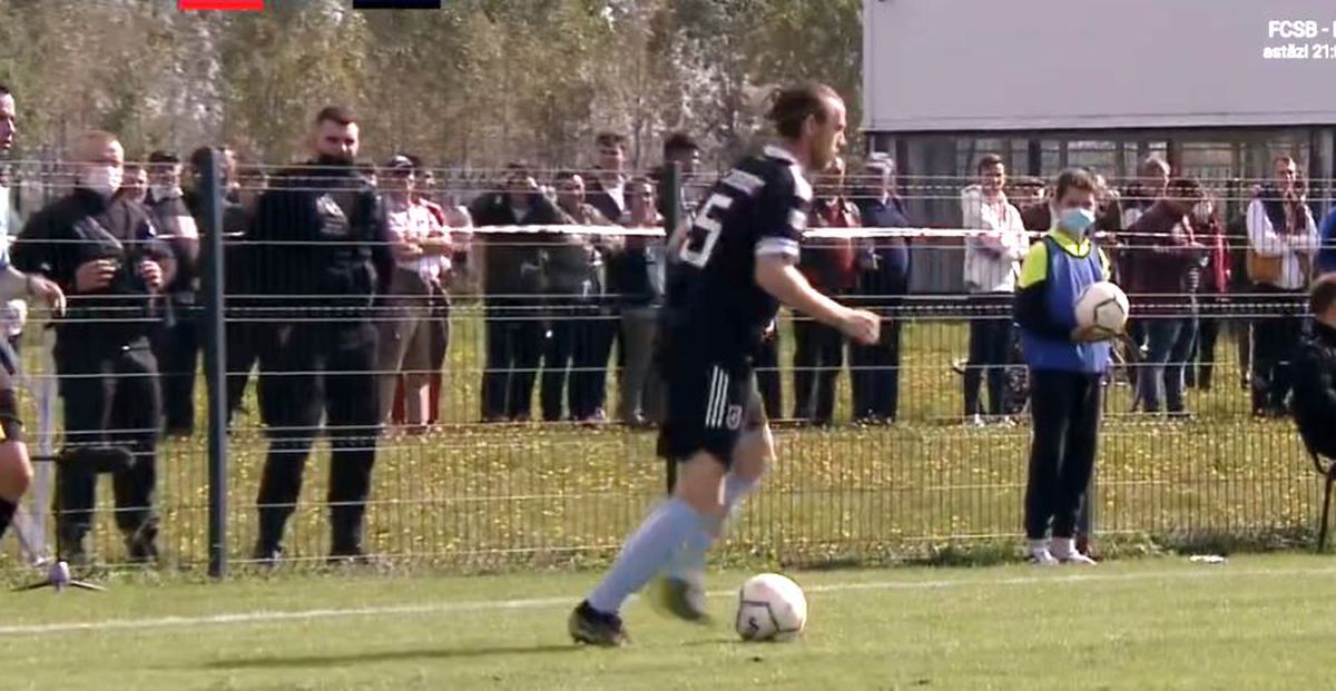 FOTO Prezența spectatorilor la meciurile Comunei Recea, deja o obișnuință! Meciul cu FC U Craiova, vizionat de sute de spectatori