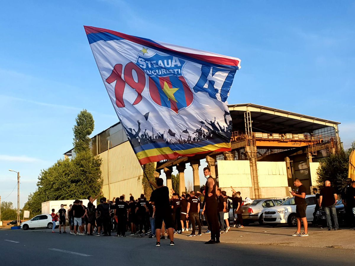 Fanii celor de la FCSB, înaintea meciului cu Dinamo 03.10.2020