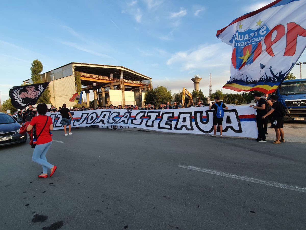 Fanii celor de la FCSB, înaintea meciului cu Dinamo 03.10.2020