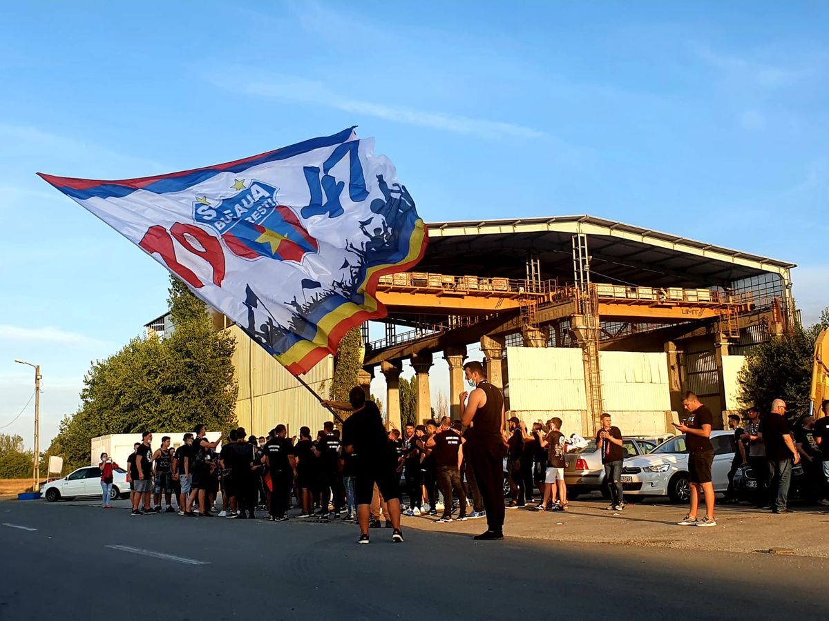 Fanii celor de la FCSB, înaintea meciului cu Dinamo 03.10.2020