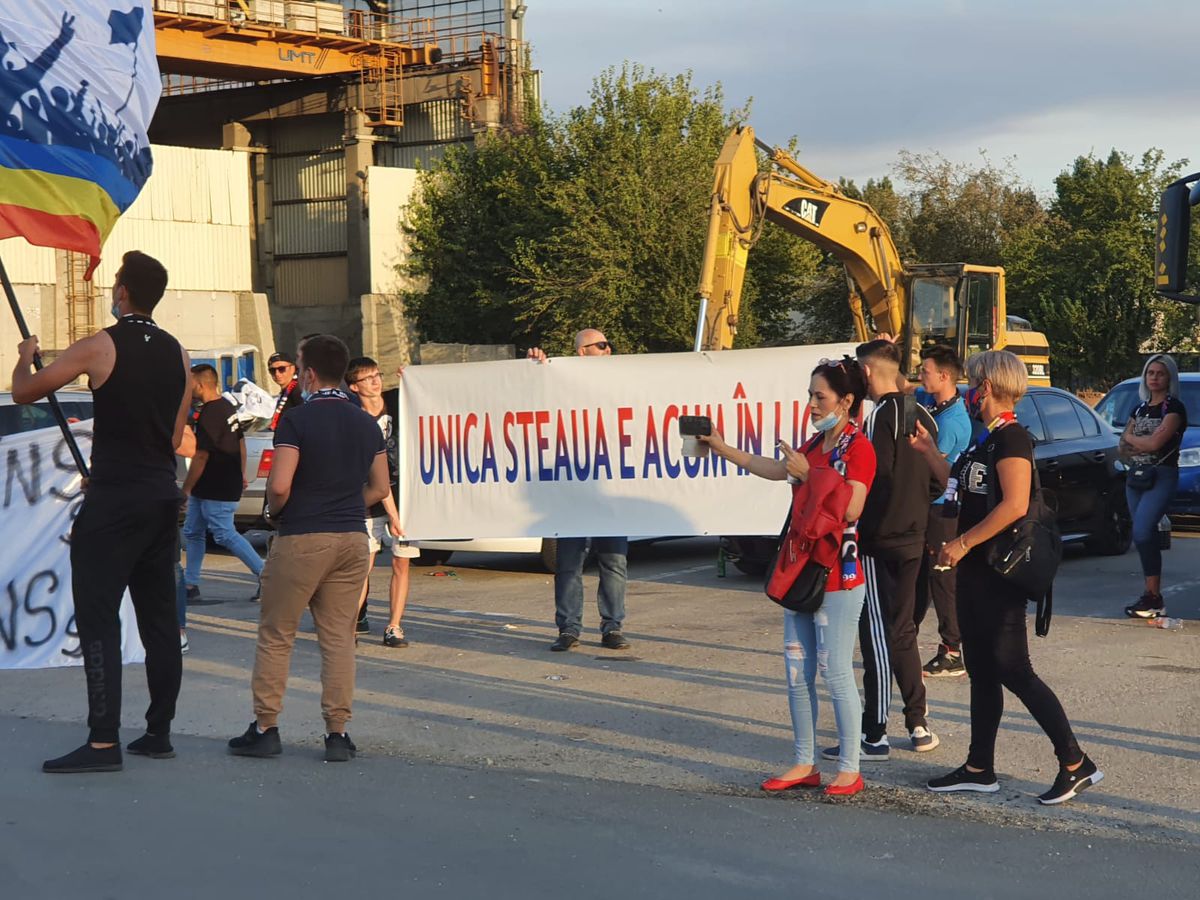 Fanii celor de la FCSB, înaintea meciului cu Dinamo 03.10.2020