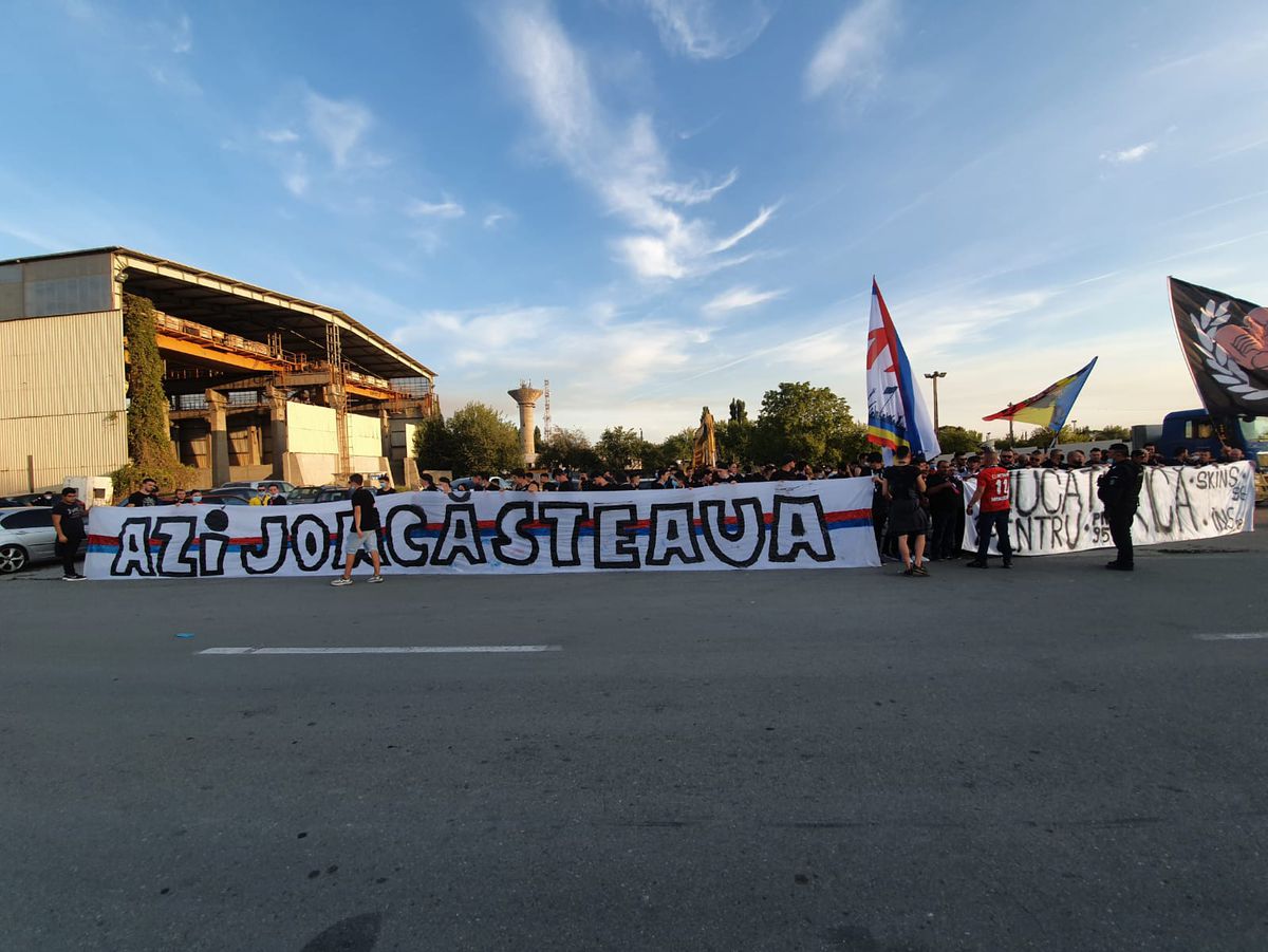 Fanii celor de la FCSB, înaintea meciului cu Dinamo 03.10.2020