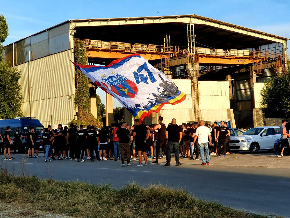 Fanii celor de la FCSB, înaintea meciului cu Dinamo 03.10.2020