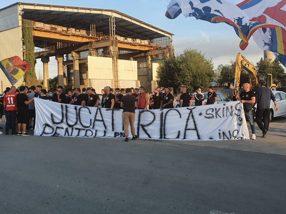 Fanii celor de la FCSB, înaintea meciului cu Dinamo 03.10.2020