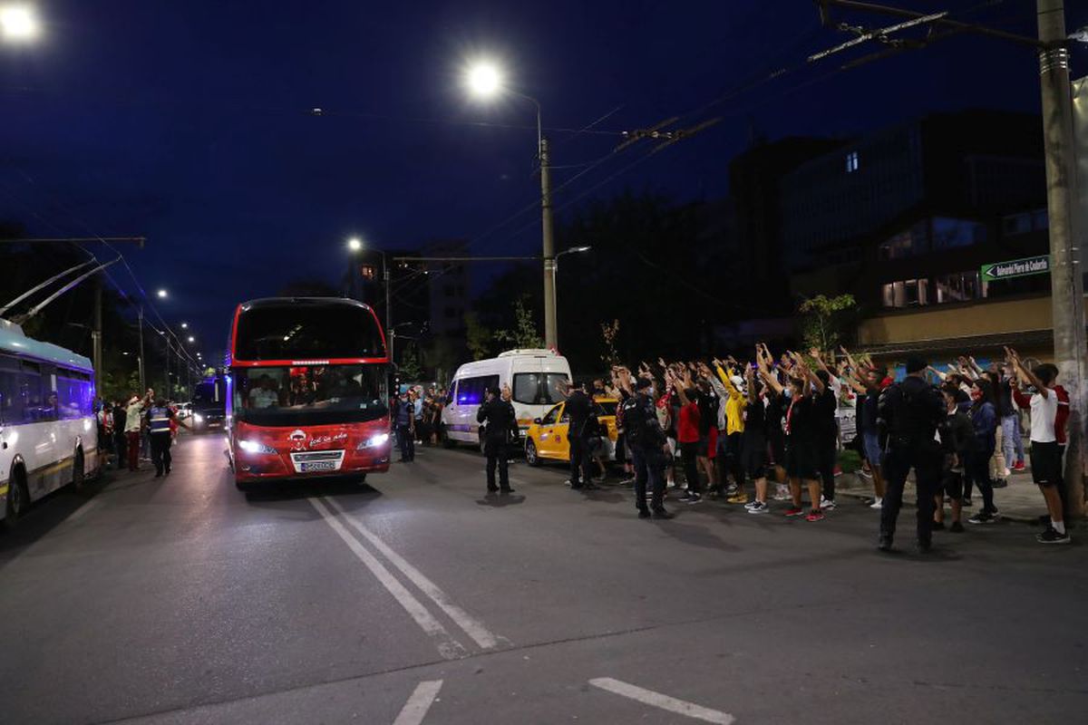 Fanii celor de la FCSB, înaintea meciului cu Dinamo 03.10.2020