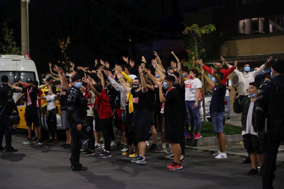 Fanii celor de la FCSB, înaintea meciului cu Dinamo 03.10.2020