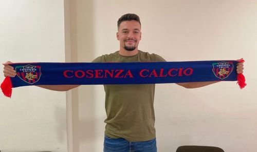 Adrian Petre (22 de ani, atacant) a fost împrumutat de FCSB la Cosenza, în Serie B, pentru acest sezon.