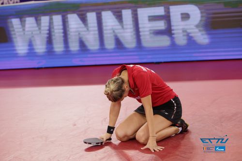 Daniela Dodean Monteiro a adus singurul punct al României în confruntarea cu Germania, iar la finalul partidei sale s-a lăsat pe genunchi FOTO ettu.org