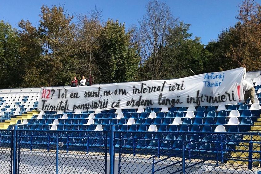 Câțiva suporteri de-ai lui Poli Iași au afișat un mesaj de efect în week-end, la câteva zile după tragedia de la Constanța / Sursă foto: Facebook