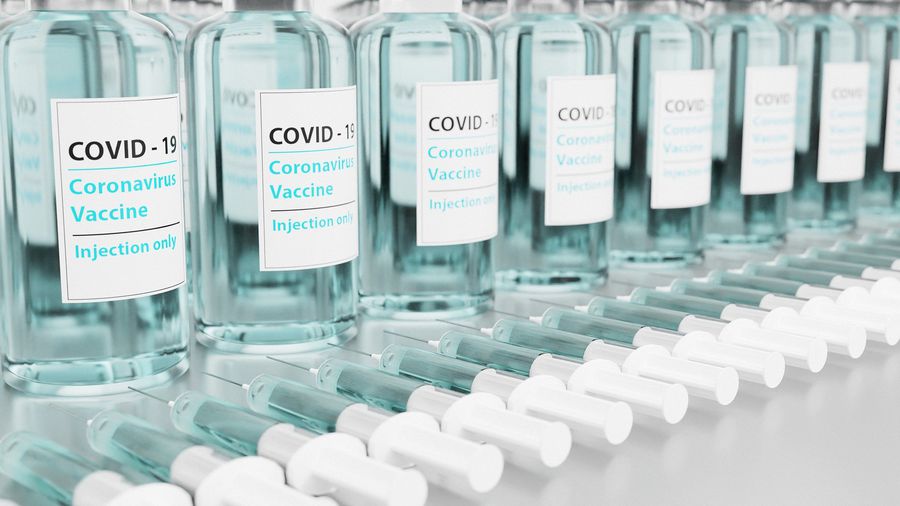 România, cu o rată de vaccinare de aprox. 33%, este penultima din Uniunea Europeană Două voci importante ale Gazetei, opinii diferite pe tema momentului în fotbal și în societate: pro și contra proteste pentru vaccinare!