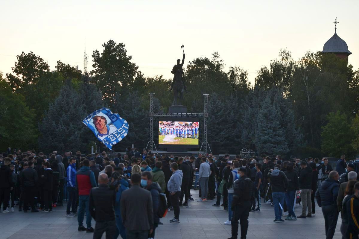 Dosar penal deschis în cazul bâtelor descoperite la derby-ul Craiovei » Detalii de la Parchet