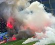 Atmosferă IRESPIRABILĂ la derby-ul Craiovelor: meciul a fost întrerupt din cauza materialelor pirotehnice