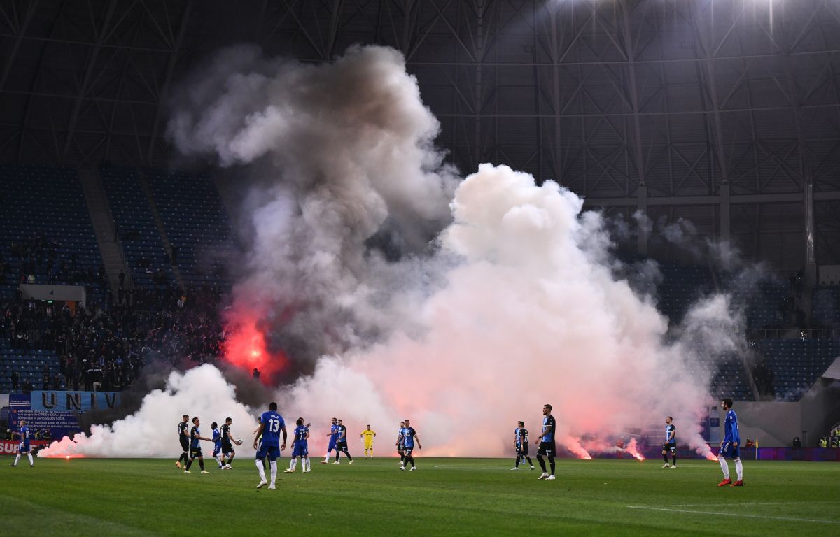 Un fan al FCU Craiova a decedat după stopul cardiac suferit în tribune la derby-ul cu CS Universitatea