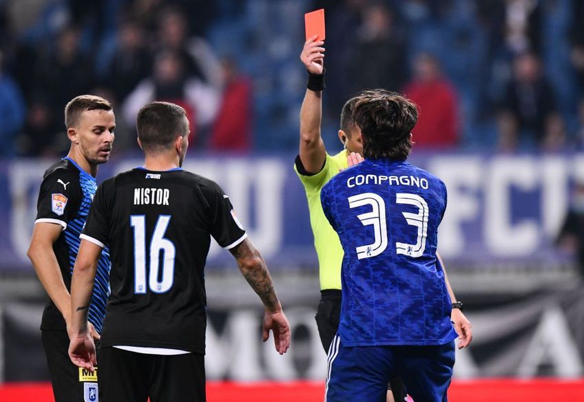 Andrea Compagno, atacantul lui FCU Craiova, a fost eliminat direct în minutul 72 / foto: GSP