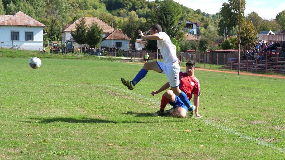 „Vrei să joci? Zi-mi numele părinților!” » Derby cu polițiști suspectați că trișează și primar-„Halagian” în Liga 5 Vâlcea