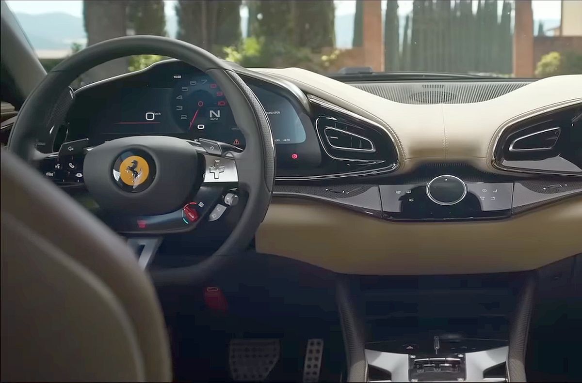 Zlatan Ibrahimovic și-a adăugat la colecția de mașini de lux un Ferrari Purosangue