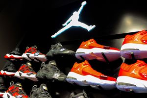 Mărirea, decăderea și apoi convalescența unui imperiu: superbrandul Air Jordan! Motivul pentru care a început să alunece în topurile de modă