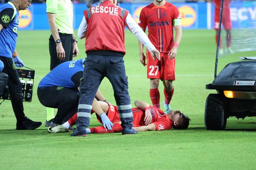 Mihai Lixandru s-a accidentat grav în meciul PAOK - FCSB/ foto Ionuț Iordache (GSP)