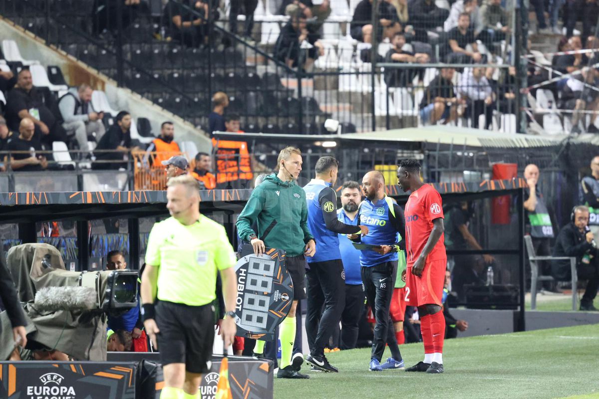 Cum se fac schimbările în PAOK - FCSB, foto: Ionuț Iordache (GSP)