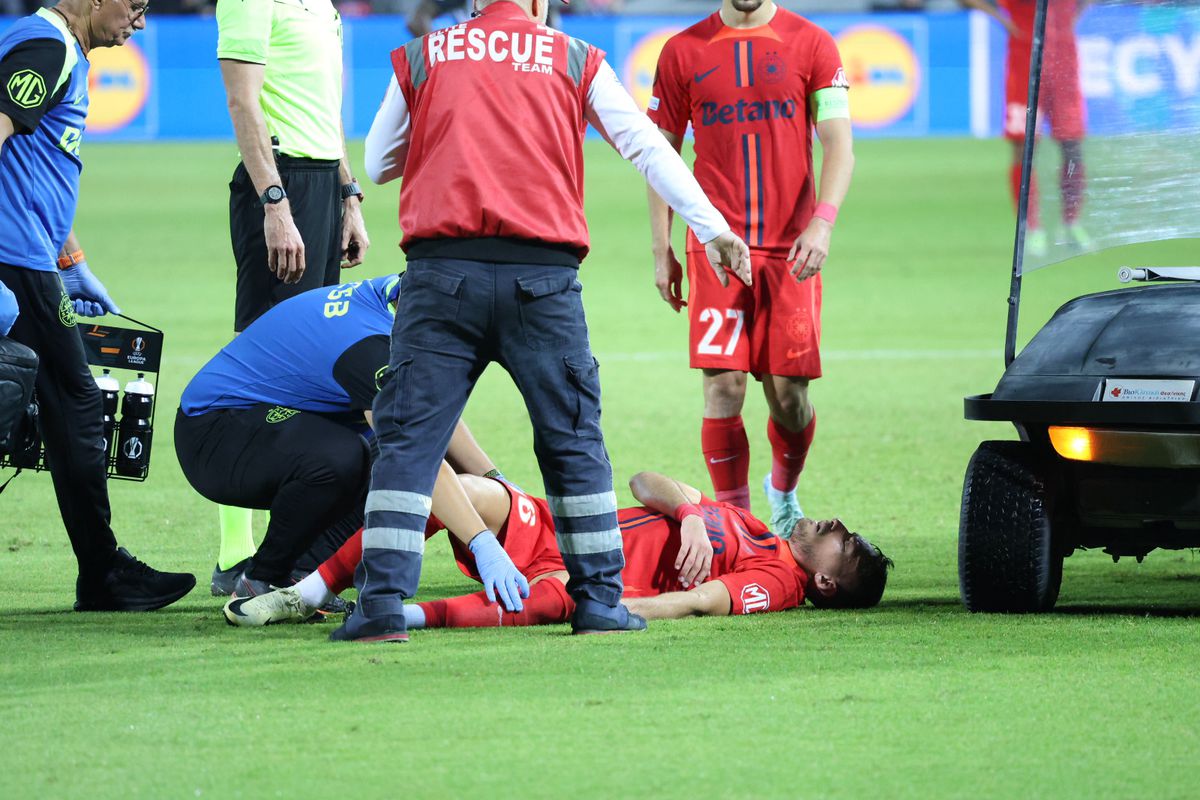 Schimbare înainte de pauză la FCSB » S-a accidentat și a părăsit terenul pe targă