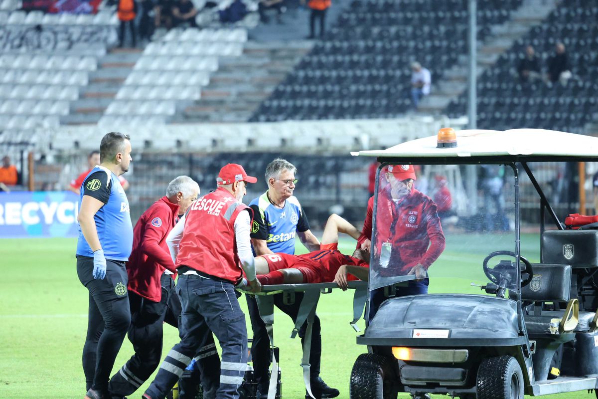 Schimbare înainte de pauză la FCSB » S-a accidentat și a părăsit terenul pe targă