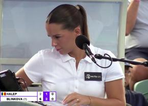 Detaliu curios în timpul meciului Halep - Blinkova: regizorul transmisiunii nu se putea abține!