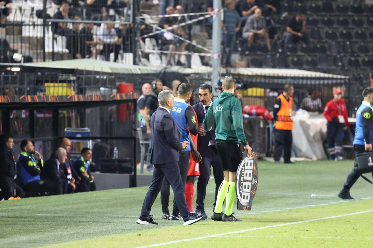 Cum se fac schimbările în PAOK - FCSB, foto: Ionuț Iordache (GSP)