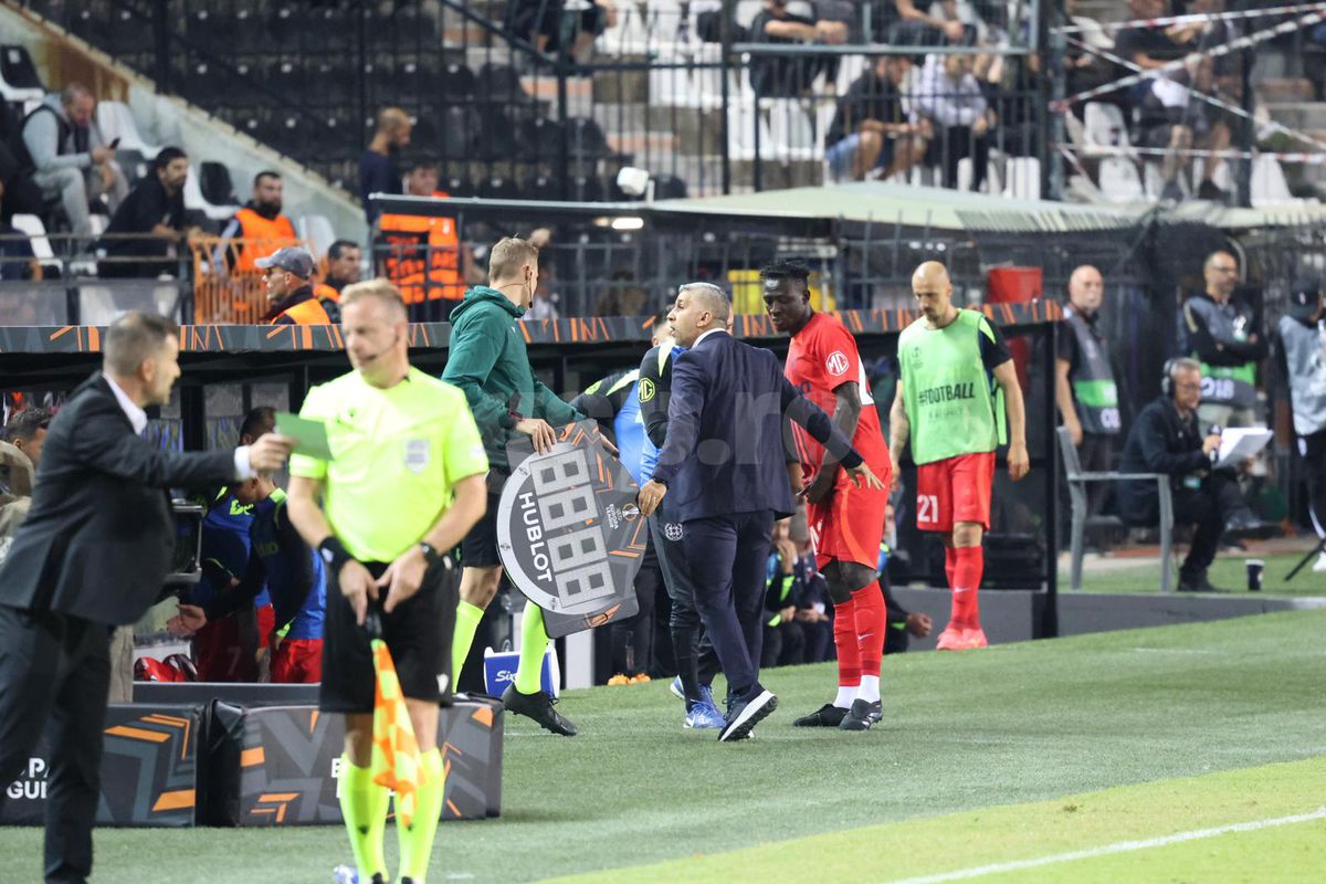 Cum se fac schimbările în PAOK - FCSB, foto: Ionuț Iordache (GSP)