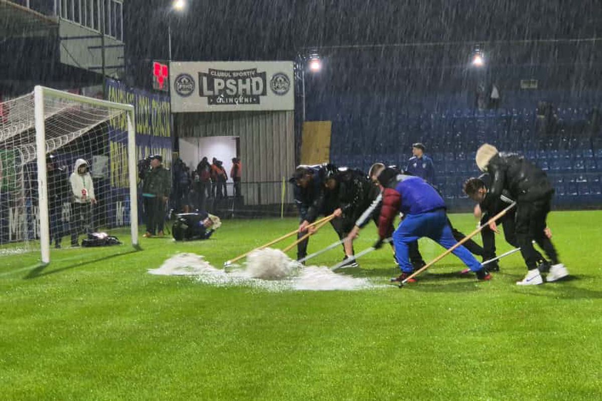 Gazonul este inundat înainte de Slobozia - Dinamo