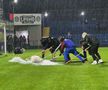 Dinamo - Slobozia, la un pas să fie AMÂNAT! Organizatorii și fanii au ajutat la îndepărtarea apei