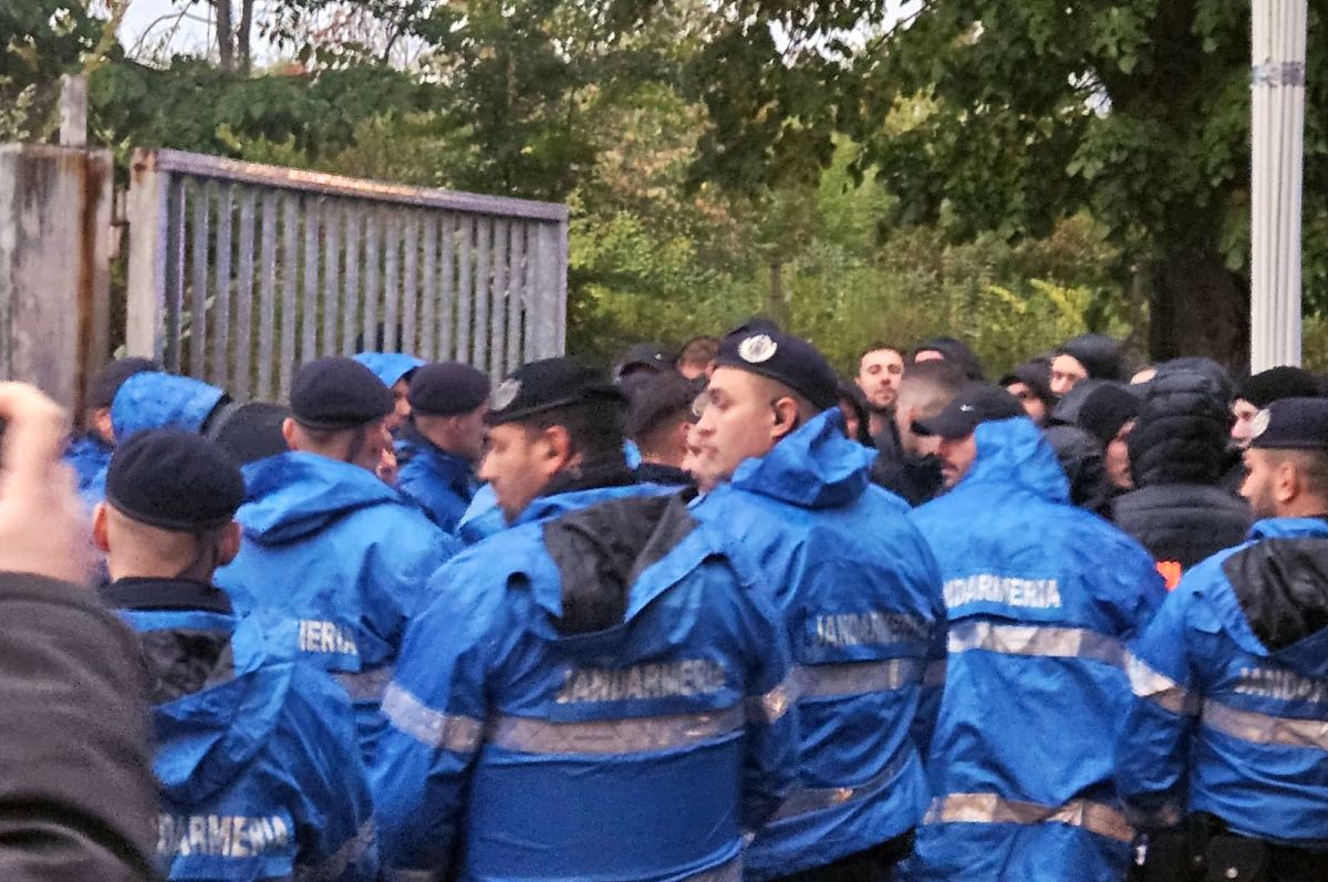 Filmul incidentelor de la Arena Națională » Intervenția Jandarmeriei asupra elvețienilor, pas cu pas: „Încă un centimetru și e bătaie cu noi! Go there, băga-mi-aș p***!”