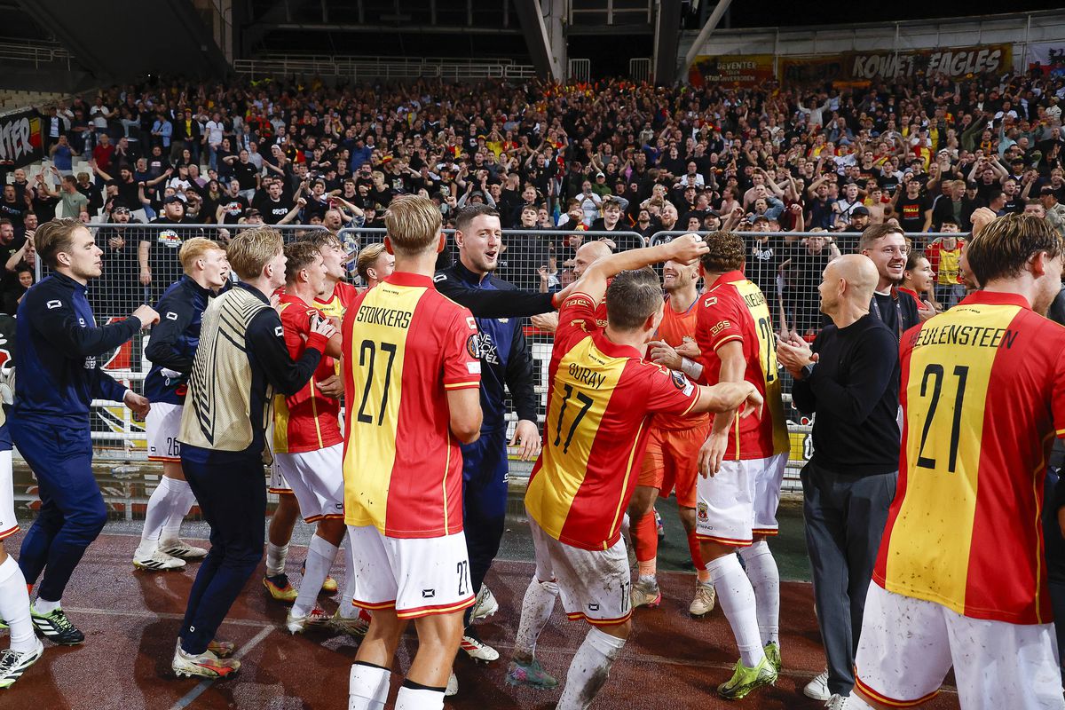 Învinsă de FCSB în prima rundă, Go Ahead Eagles a produs o mare surpriză joi seara » Deplasare impresionantă a fanilor olandezi
