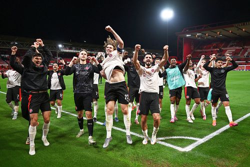 Midtjylland, sărbătorind victoria de pe City Ground din Nottingham // foto: Guliver/gettyimages
